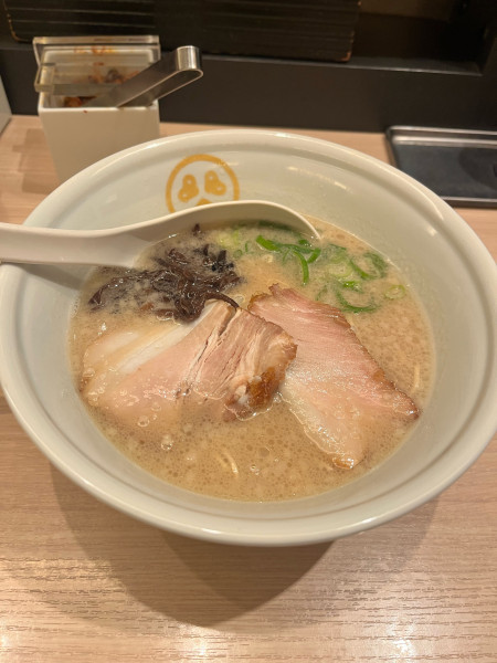 「豚骨ラーメン」@TOKYO 豚骨 BASE MADE by 博多一風堂 ecute品川サウス店の写真