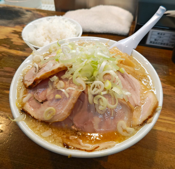 「チャーシューめん+半ライス」@こってりらーめん 誉の写真