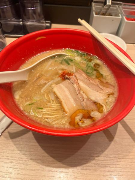 「豚骨醤油ラーメン」@TOKYO 豚骨 BASE MADE by 博多一風堂 ecute品川サウス店の写真