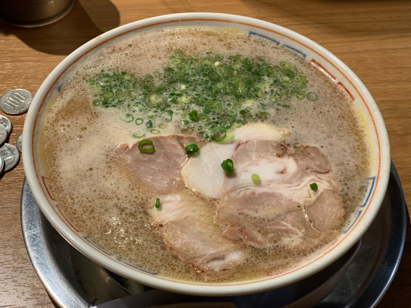 「ラーメン（カタメ）」@三代目 博多 だるま アクアシティお台場店の写真