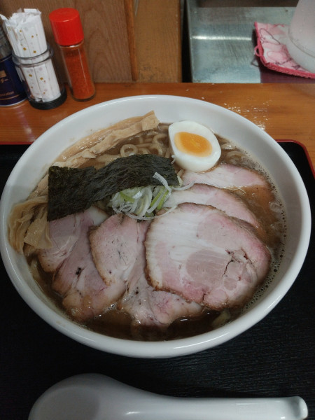 「濃厚中華そば(トッピング：チャーシュー)」@つけ麺 中華そば 佐とうの写真