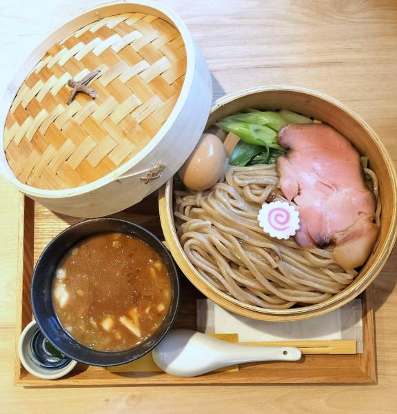 「せいろ蒸しつけそば 1000円＋味玉 150円」@麺はやしの写真