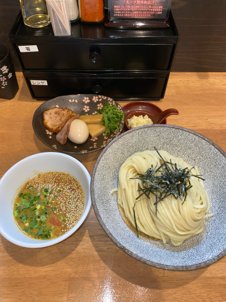 「冷製カレーつけ麺大盛煮玉子刻みニンニク¥1,320円(限定)」@麺処 湯咲の写真