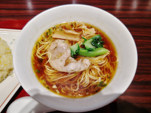 「醤油ラーメン」@香港厨房 三井アウトレットパーク入間店の写真