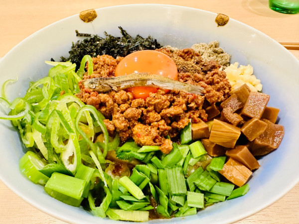 「【限定】濃厚ニボ台湾まぜそば【1300円】」@手打麺祭 かめ囲の写真