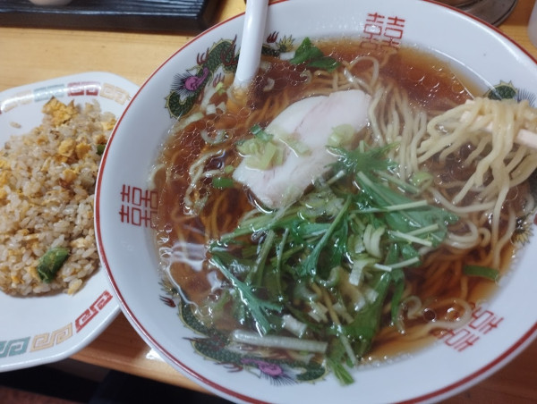 「ランチ ラーメン＋半チャーハン(800)」@大連菜館の写真