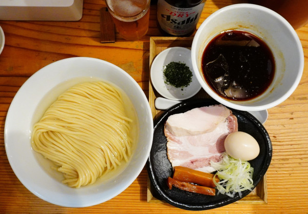 「つけ麺 200g 醤油＋あおさ塩＋味玉＋瓶ビール」@麺屋鈴春の写真