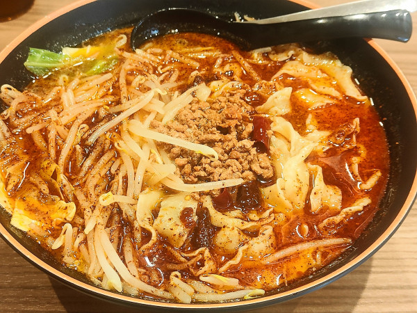 「麻辣刀削麺＋野菜」@ラーメンセンター炎 西早稲田店の写真