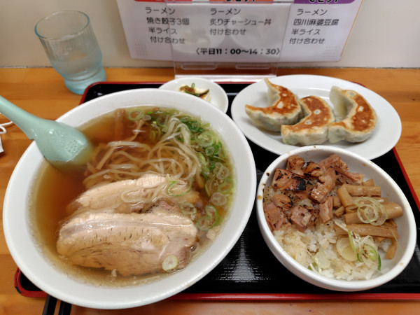「ランチBセット（ラーメン＋炙チャーシュー丼）＋焼餃子」@青竹手打ちラーメン  麺屋 貴の写真
