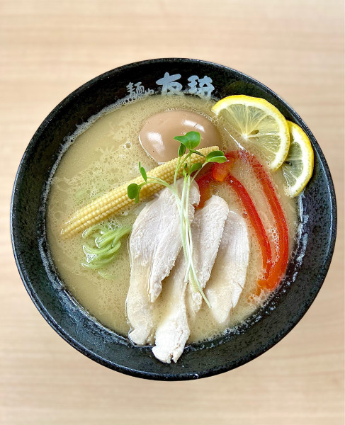 「鶏白湯 + 味玉」@麺や 友琦の写真