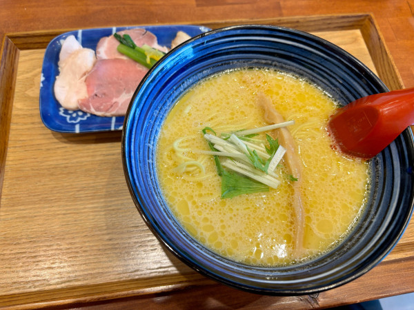 「濃厚鶏白湯らーめん」@麺や 柚葉の写真