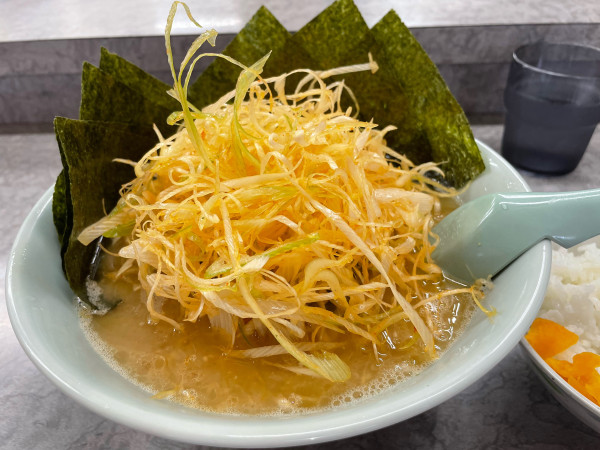 「ネギラーメン (並)海苔増し¥1,050」@千家 鶴見店の写真