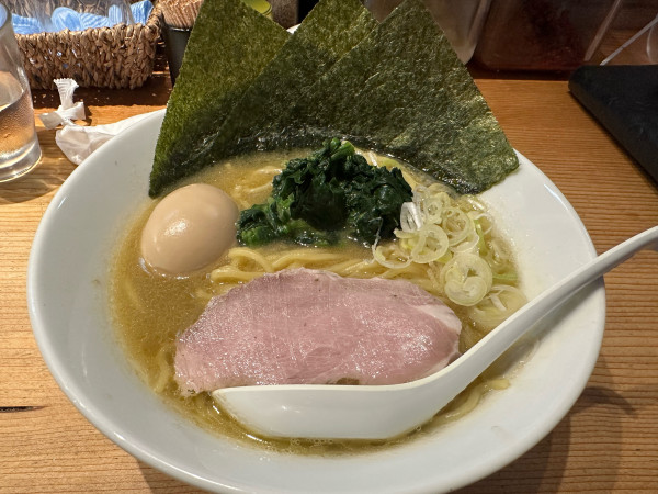 「白湯ラーメン900円＋味玉トッピング150円」@麺道楽 神楽やの写真