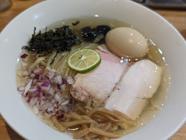 「限定宍道湖しじみ鯵煮干し冷やし塩らーめん」@RAMEN TOMOの写真