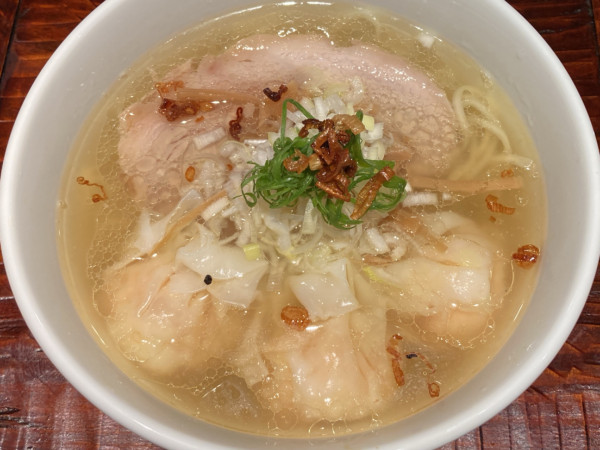 「海老雲呑麺 三ケ入り (塩スープ)」@らー麺 本間の写真