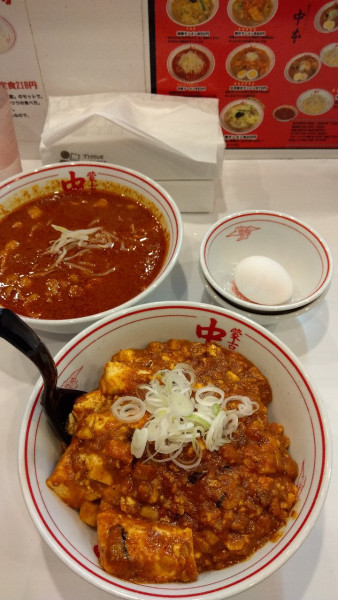 「特製樺太丼+北極ラーメン+生卵」@蒙古タンメン 中本 柏店の写真