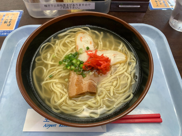 「沖縄そば 700円」@空港食堂の写真
