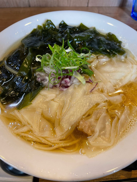「煮干ワンタン麺」@ラーメン 裏健やかの写真
