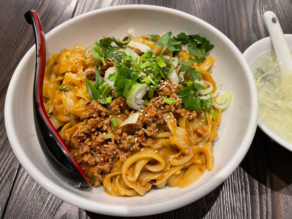 「汁無し担々刀削麺¥850」@海月飯店の写真