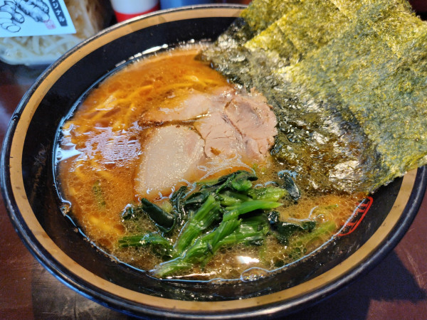「ラーメン　並　：かため」@家系ラーメン みなみ家の写真
