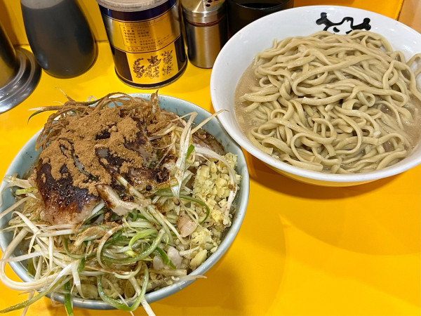 「限定 なみのりつけ麺 熱盛り しょうが×2 ネギ お魚天国」@ラーメン二郎 八王子野猿街道店2の写真