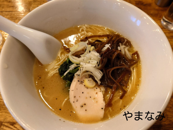 「博多水炊き醤油らーめん」@麺屋すみすの写真