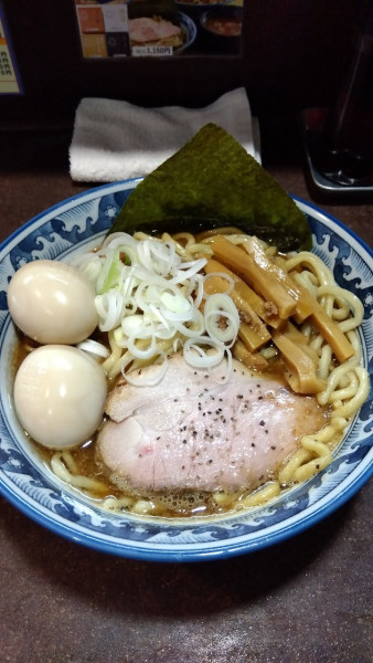 「ラーメン(普通)+くん玉×2」@兎に角 松戸店の写真