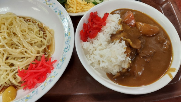 「ミニカレー 300円（＋冷やし中華と）」@足立区役所 食堂の写真