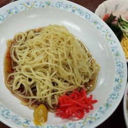 冷やし中華 540円（ミニカレーと）