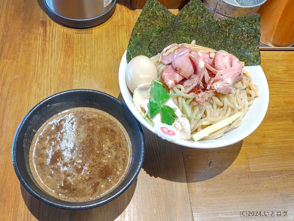 「特製濃厚つけ麺 魚介（特盛り）」@馳走麺 狸穴の写真