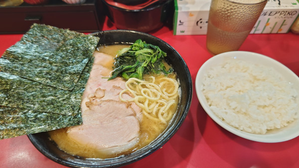 「チャーシュー麺﹢ライス」@杉田家 千葉駅前店の写真