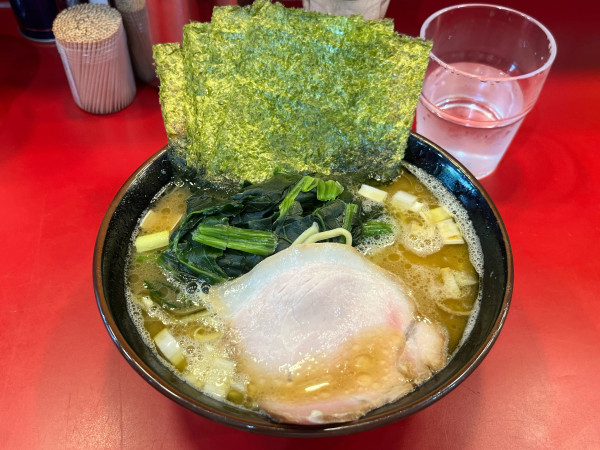 「半らーめん+ほうれん草（850円）」@らーめん 谷瀬家 新橋店の写真