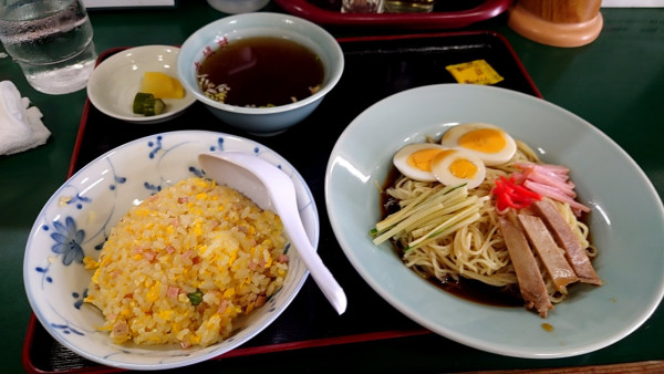 「冷やし中華＋半チャ」@古城村の写真