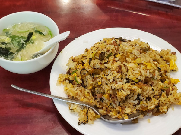 「高菜チャーハン」@餃子専門 餃老伯の写真