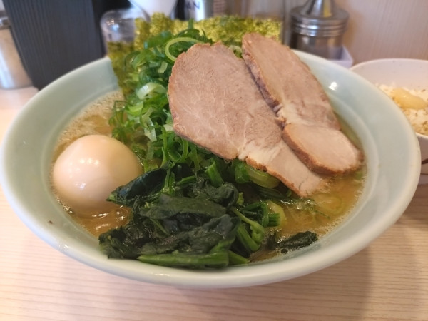 「ラーメン＋九条ねぎ＋味玉」@家系 武の極みの写真