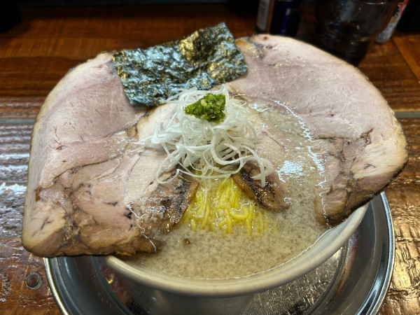 「背脂がんこ塩」@元祖一条流がんこラーメン たま館分店の写真
