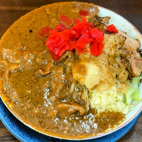 「【2周年特別限定第ニ弾】ビーフカレー麺 1,500円＋豚1枚」@らーめん漢道の写真