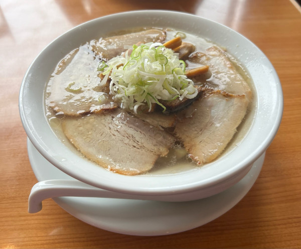 「山塩チャーシュー麺(手打ち麺)」@うえんで食堂の写真