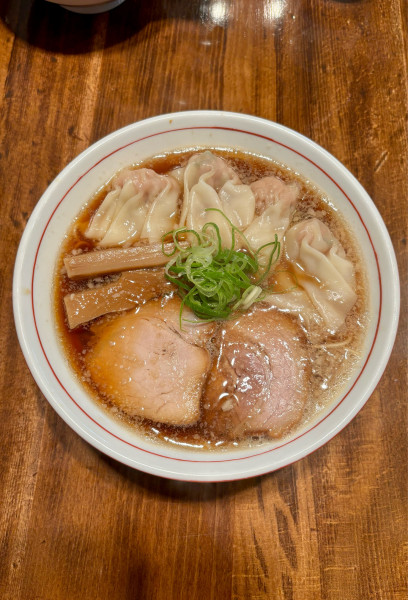 「醤油ワンタン麺（1200）」@中華そば 翔々やの写真