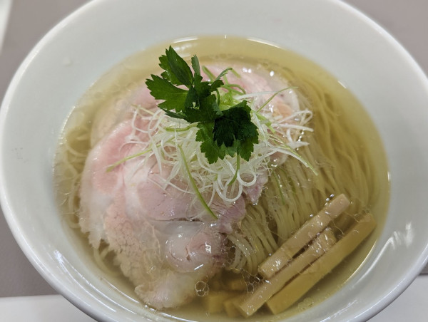 「地鶏と豚の塩中華そば」@青森中華そば オールウェイズの写真