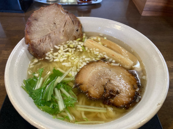 「煮チャーシュー麺・中盛・焼き豚」@麺らいけんの写真