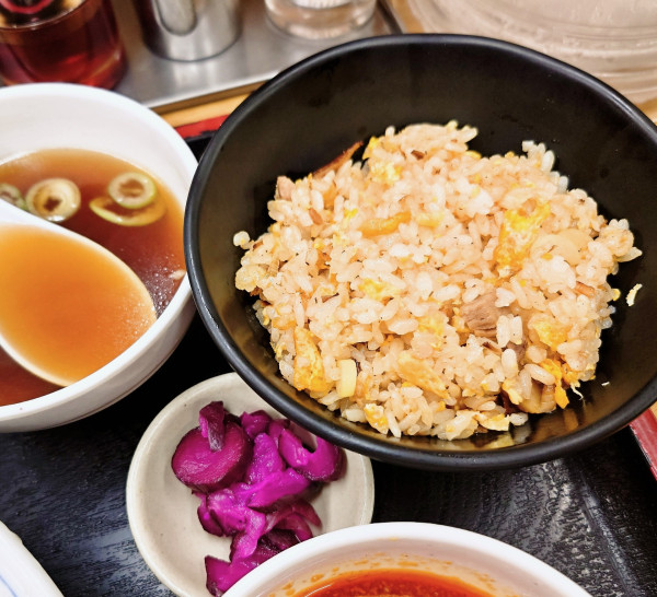 「冷やしつけ麺（ピリ辛ゴマダレ）＋半チャーハンセット」@福しん 上野駅前店の写真