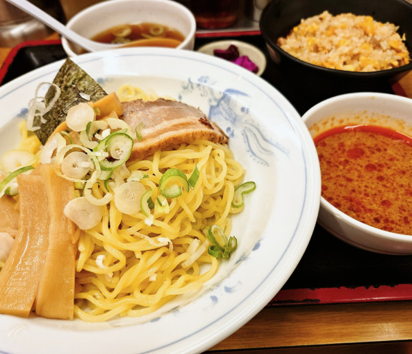 「冷やしつけ麺（ピリ辛ゴマダレ）＋半チャーハンセット」@福しん 上野駅前店の写真