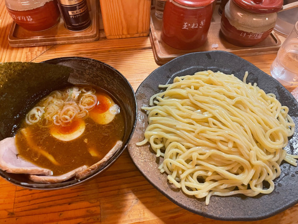 「つけ麺（大盛り）＋味玉チャーシュートッピング」@つけ麺屋 やすべえ 秋葉原店の写真