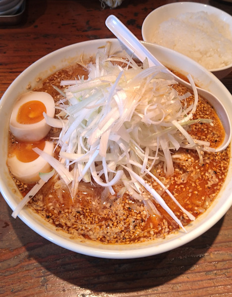 「白ごま坦々みそネギ+味玉､半ライス」@らーめん工房 みそ玄の写真