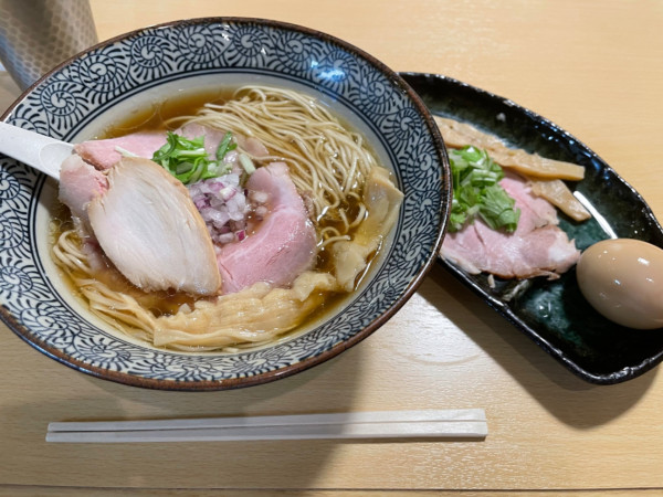 「特製地鶏中華そば」@中華そば 導の写真