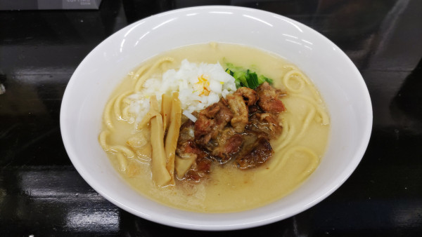 「島らーめん」@沖縄島系らーめん 沖そば製麺の写真