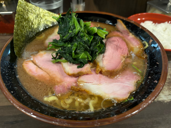 「チャーシュー麺 1280円 大盛100円小ライス130円」@神田ラーメン わいず 神田本店の写真