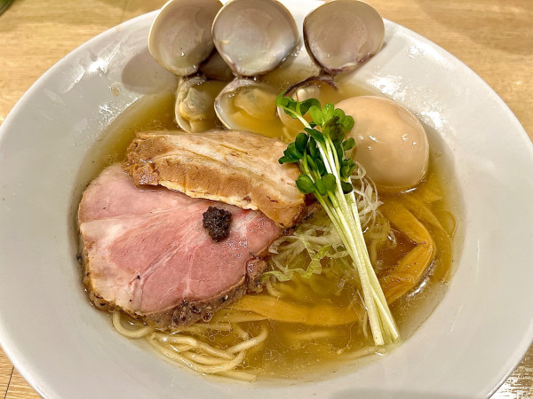 「蛤そば　塩（1150円）、味玉（CP）」@麺屋壱心の写真