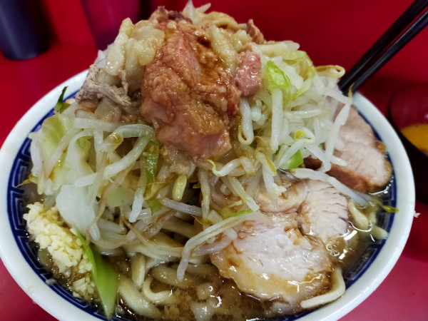 「大・生卵（辛め・脂・ニンニク少）」@ラーメン二郎 生田駅前店の写真